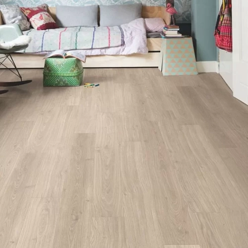 ДУБ СВЕТЛО-СЕРЫЙ ЛАКИРОВАННЫЙ ЛАМИНАТ  QUICK-STEP  PERSPECTIVE HYDRO ламинат для пола